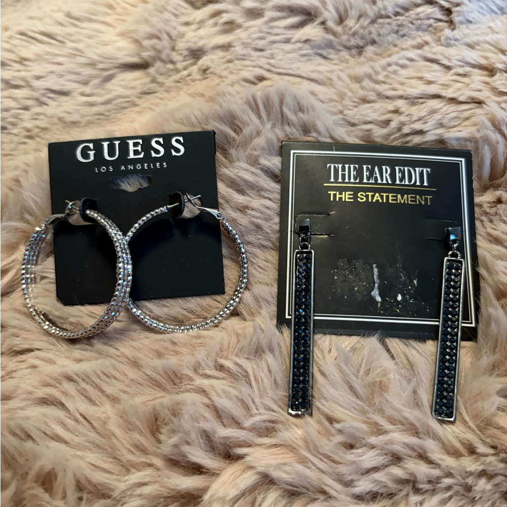 Nwt Womens Sparkly Earrings Lot Of 2 22$